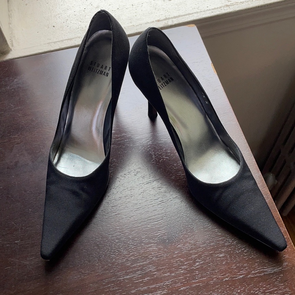 STUART WEITZMAN. Pump shoes